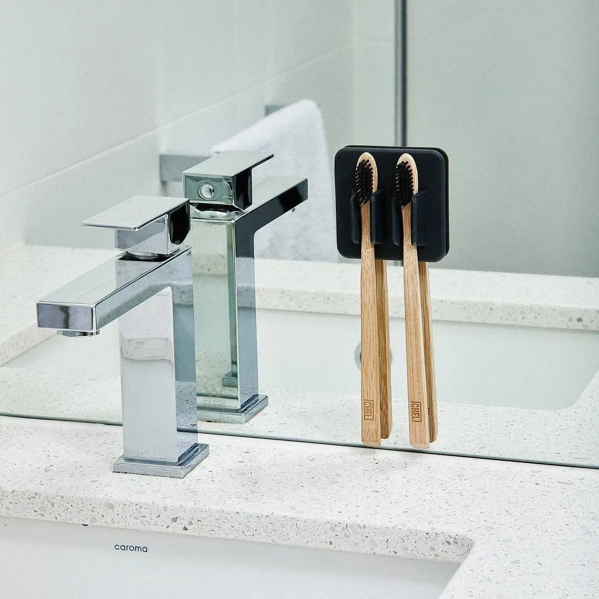 The George - Toothbrush Rack